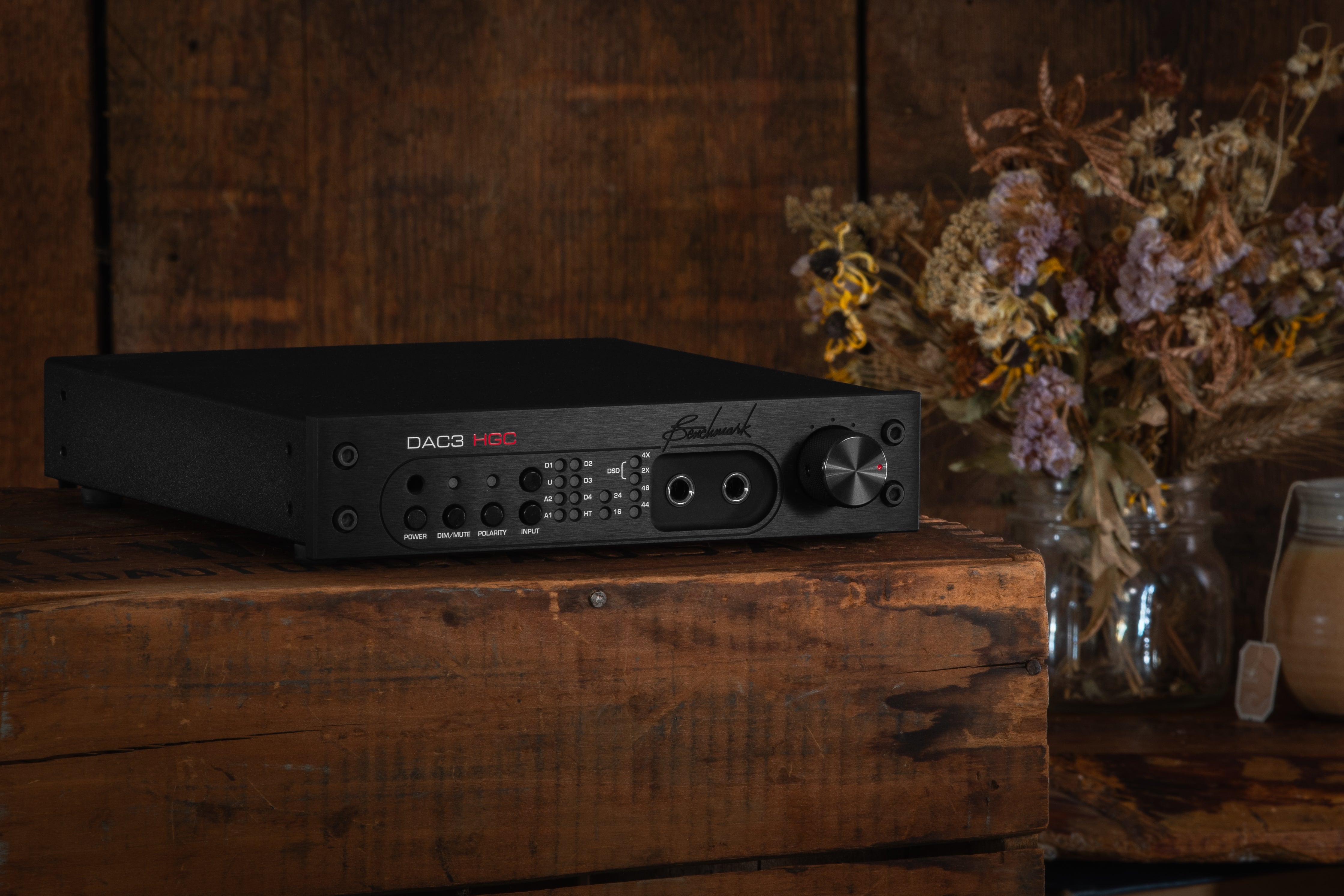 Benchmark DAC3 HGC on a rustic wooden box
