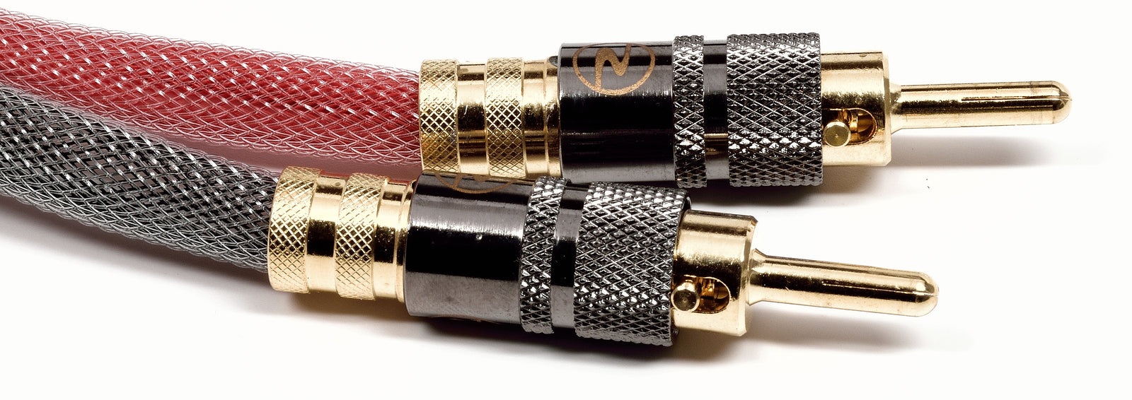 Premium locking banana plugs with gold plating