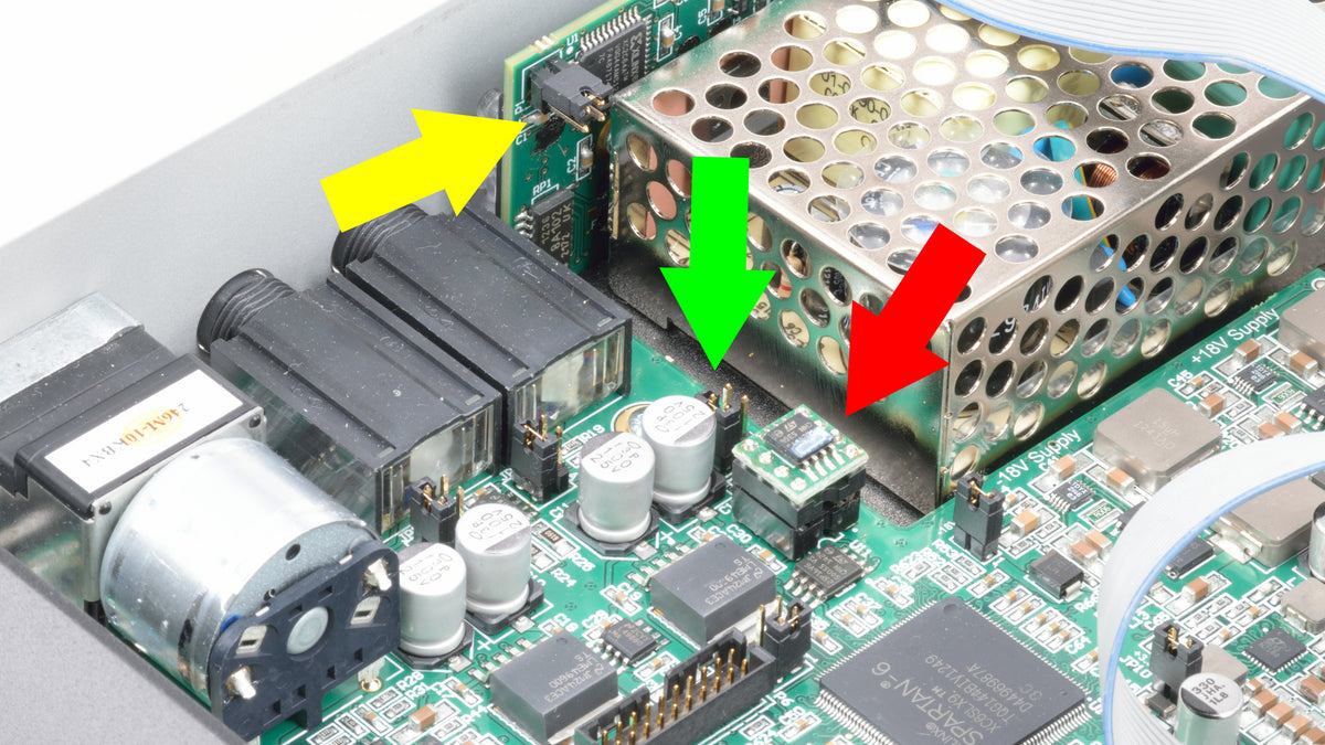 Right -> module, middle -> jumper that must be moved, left -> gain adjustment jumper